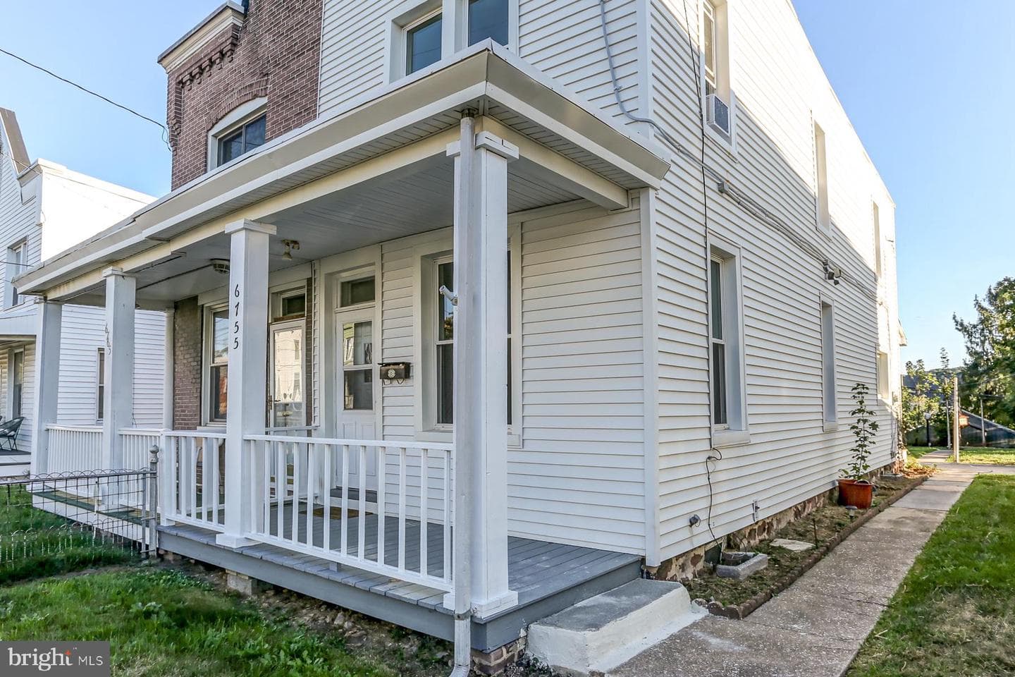 6755 Somerset Street photo 2