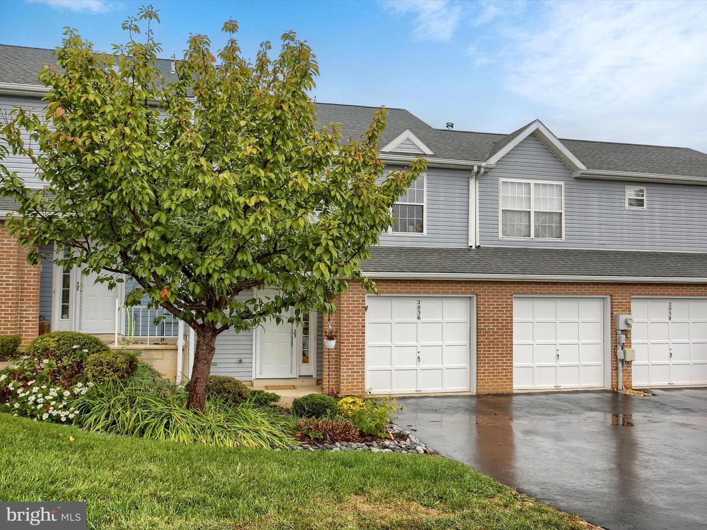 2036 Daybreak Circle photo 2