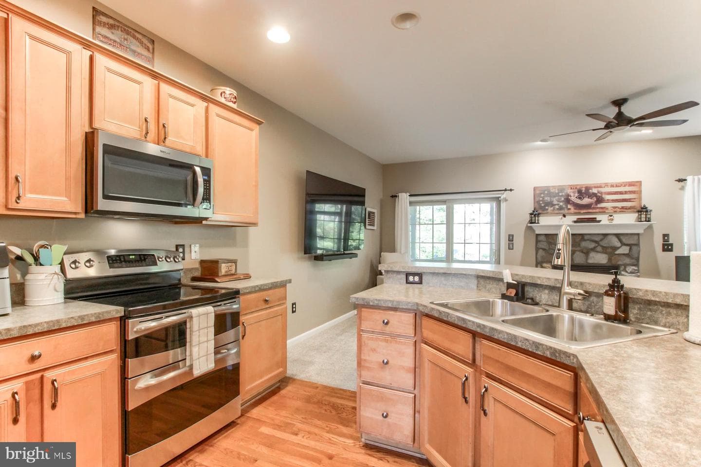 5592 Twilight Drive photo 10