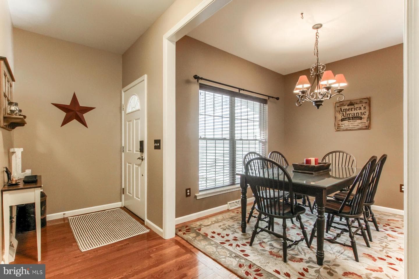 5592 Twilight Drive photo 3