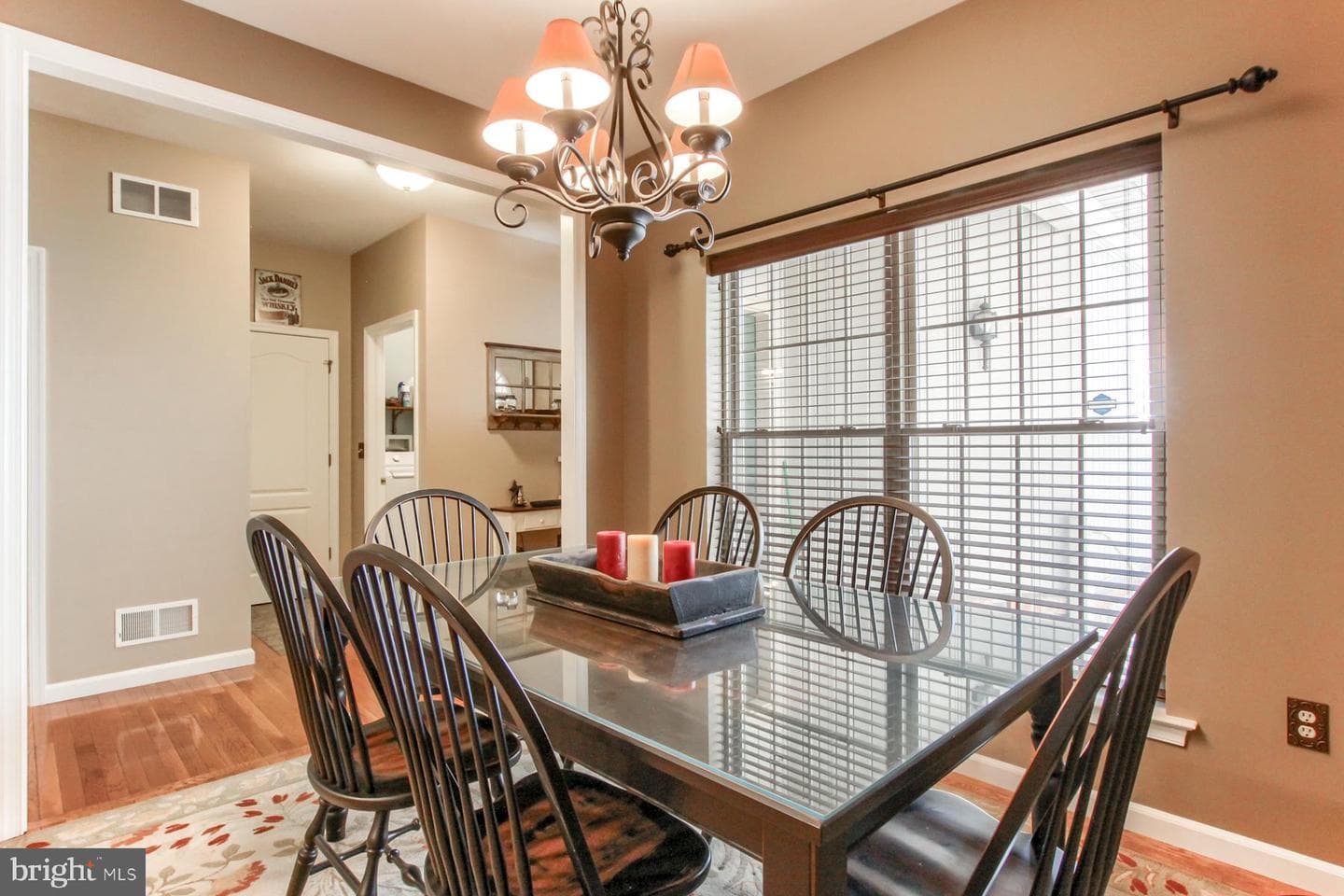 5592 Twilight Drive photo 4