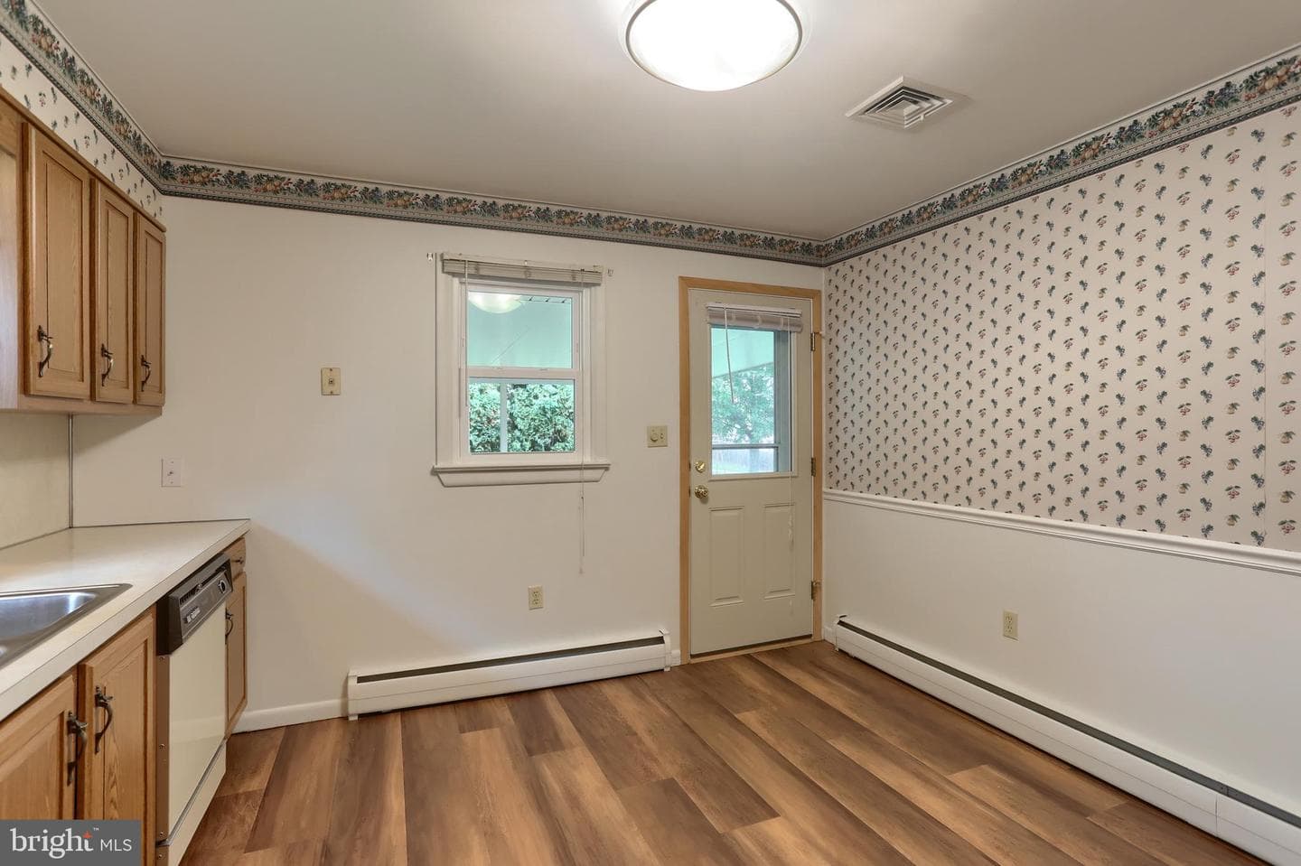 523 3rd St photo 10