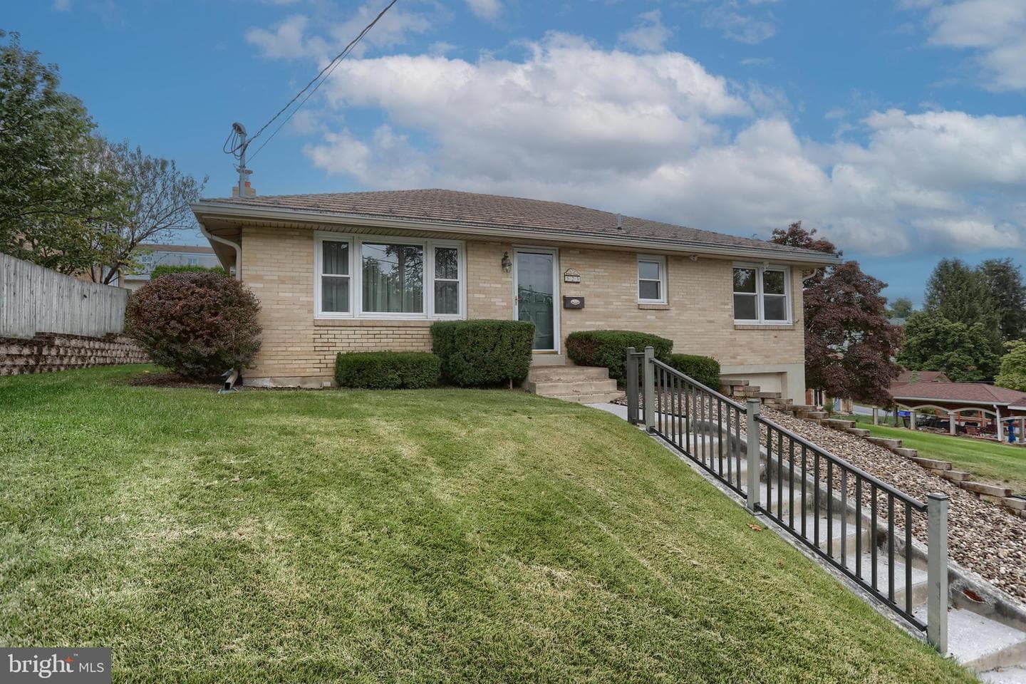 523 3rd St photo 3