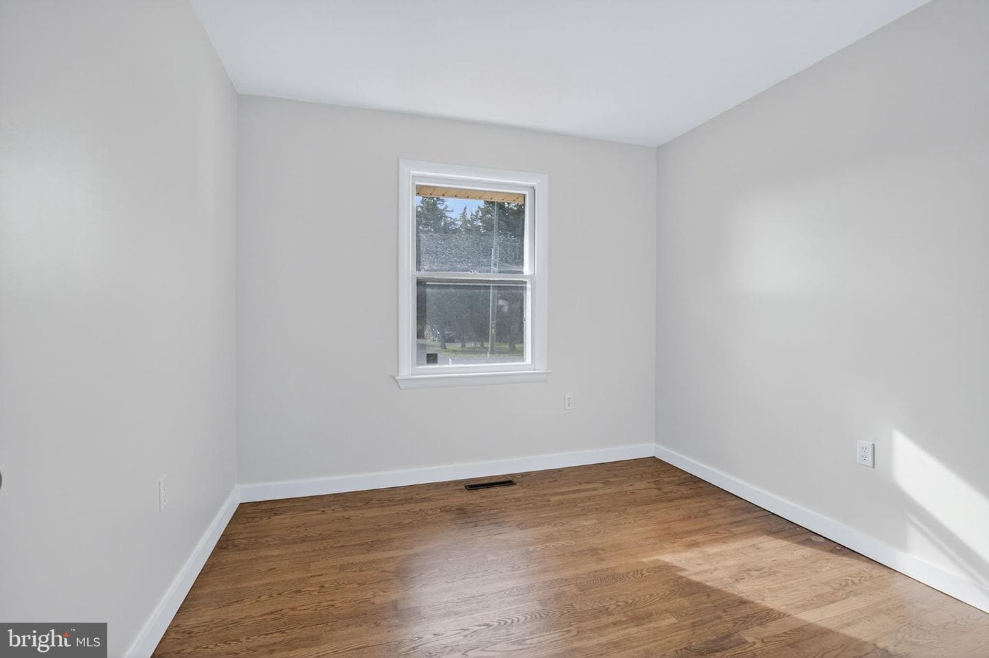 158 Garden Avenue photo 24