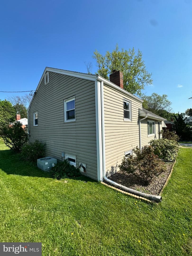 139 Hollywood Drive photo 2