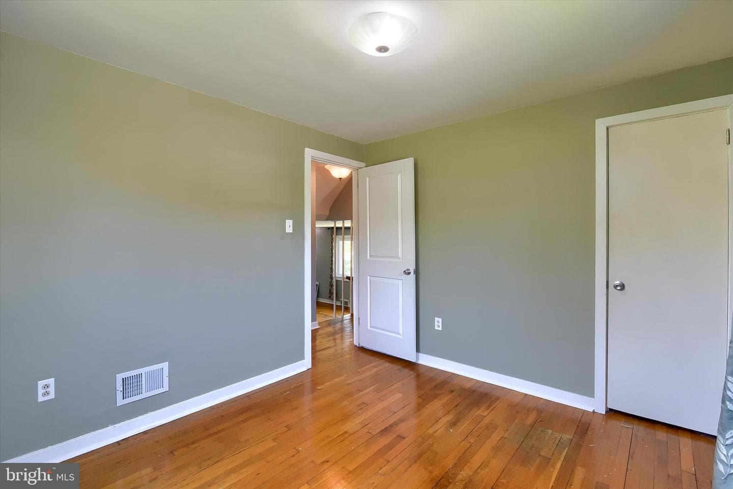 139 Hollywood Drive photo 24
