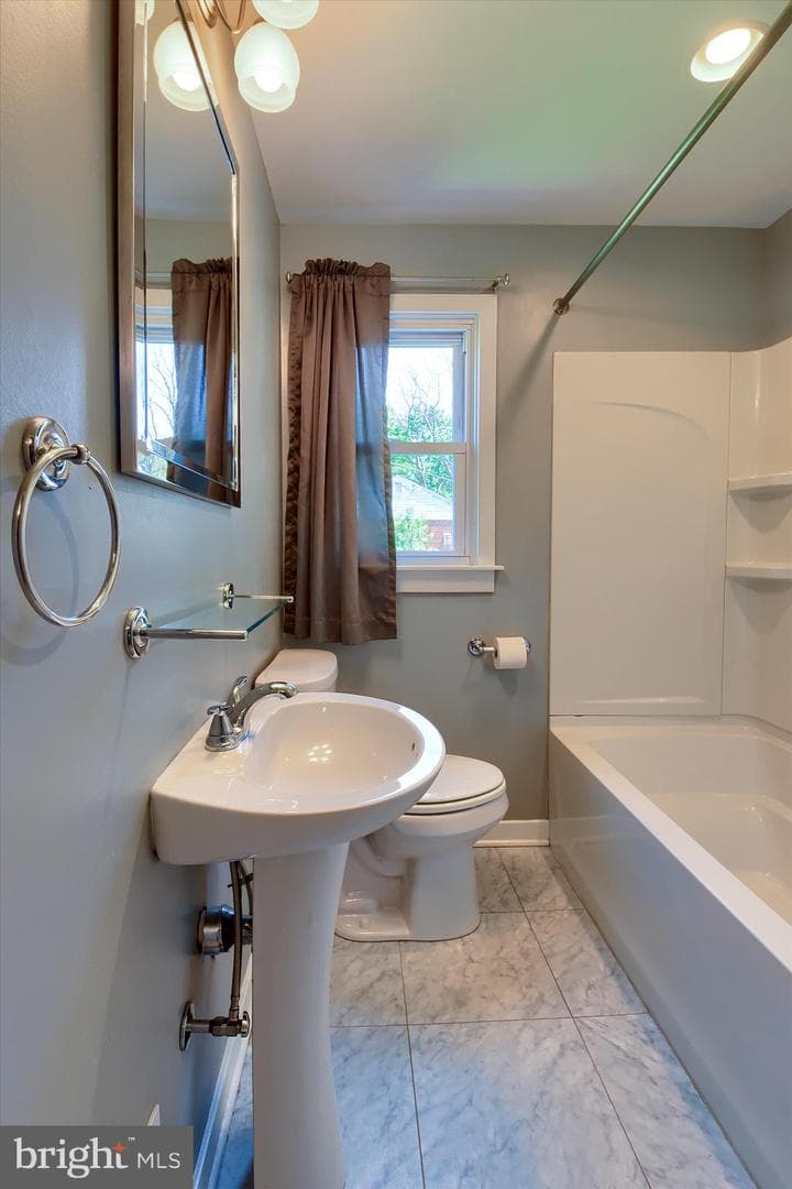 139 Hollywood Drive photo 26