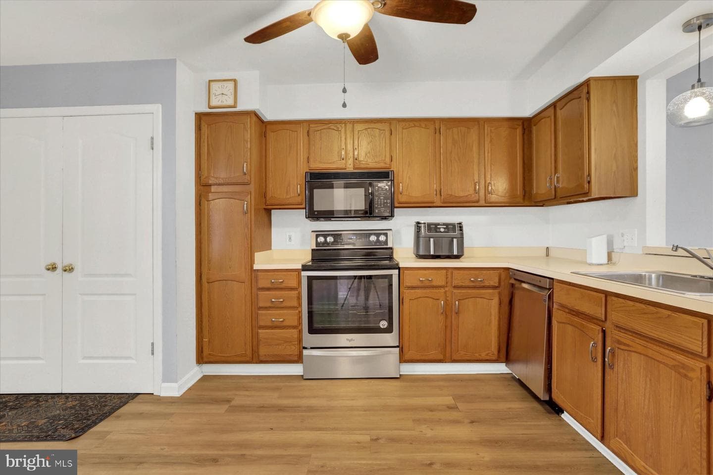 1068 Country Hill Drive photo 4