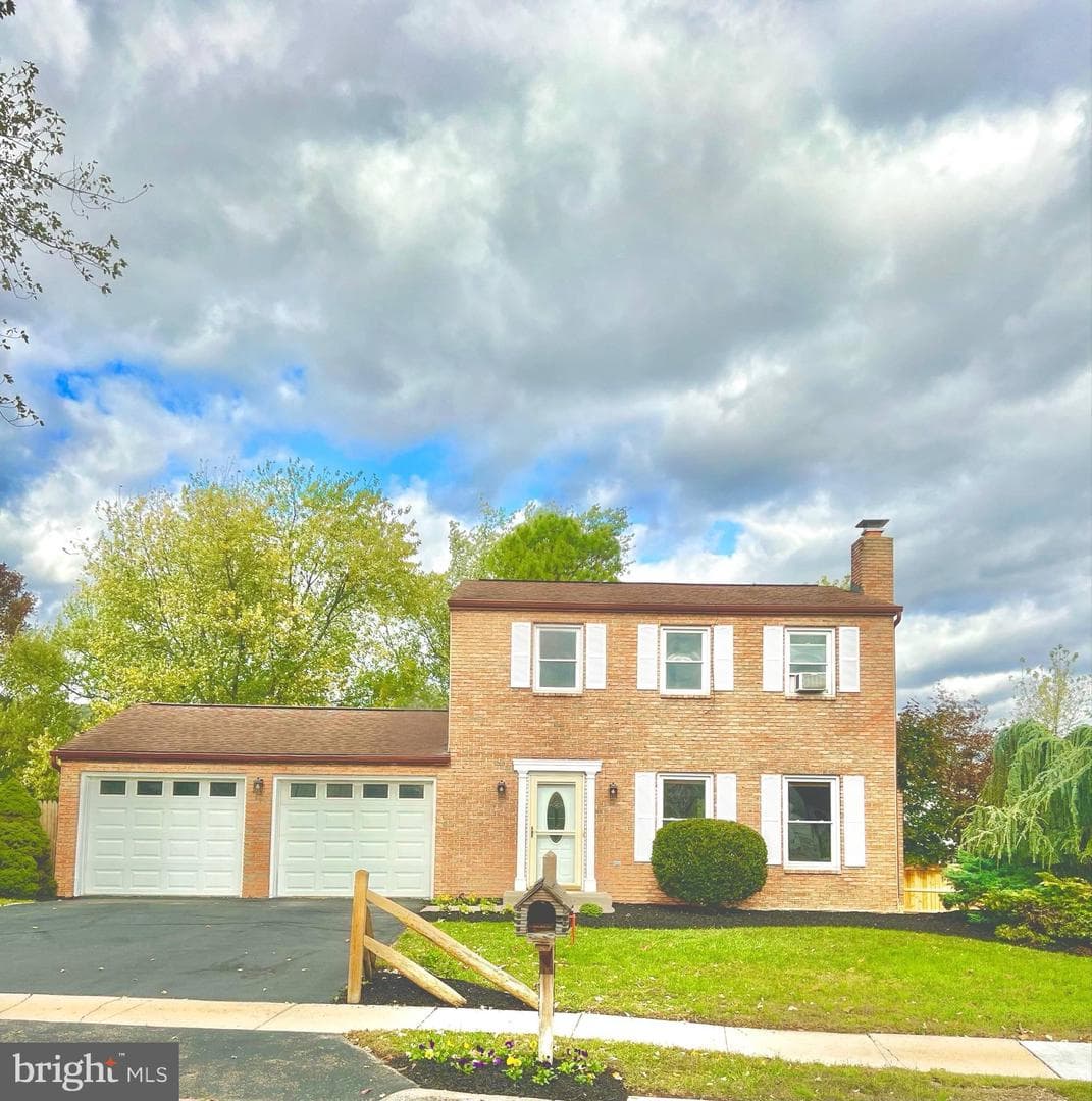 2040 Chevy Chase Drive photo 2