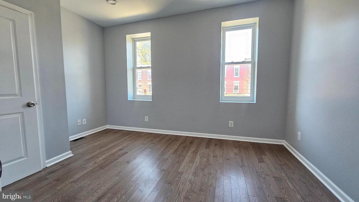 343 Crescent Street photo 18