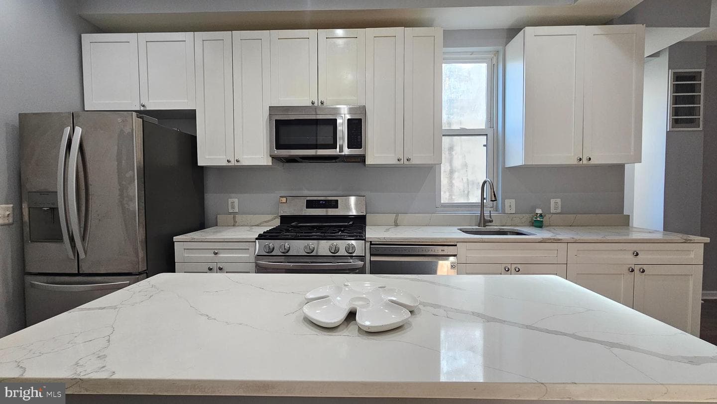 343 Crescent Street photo 9