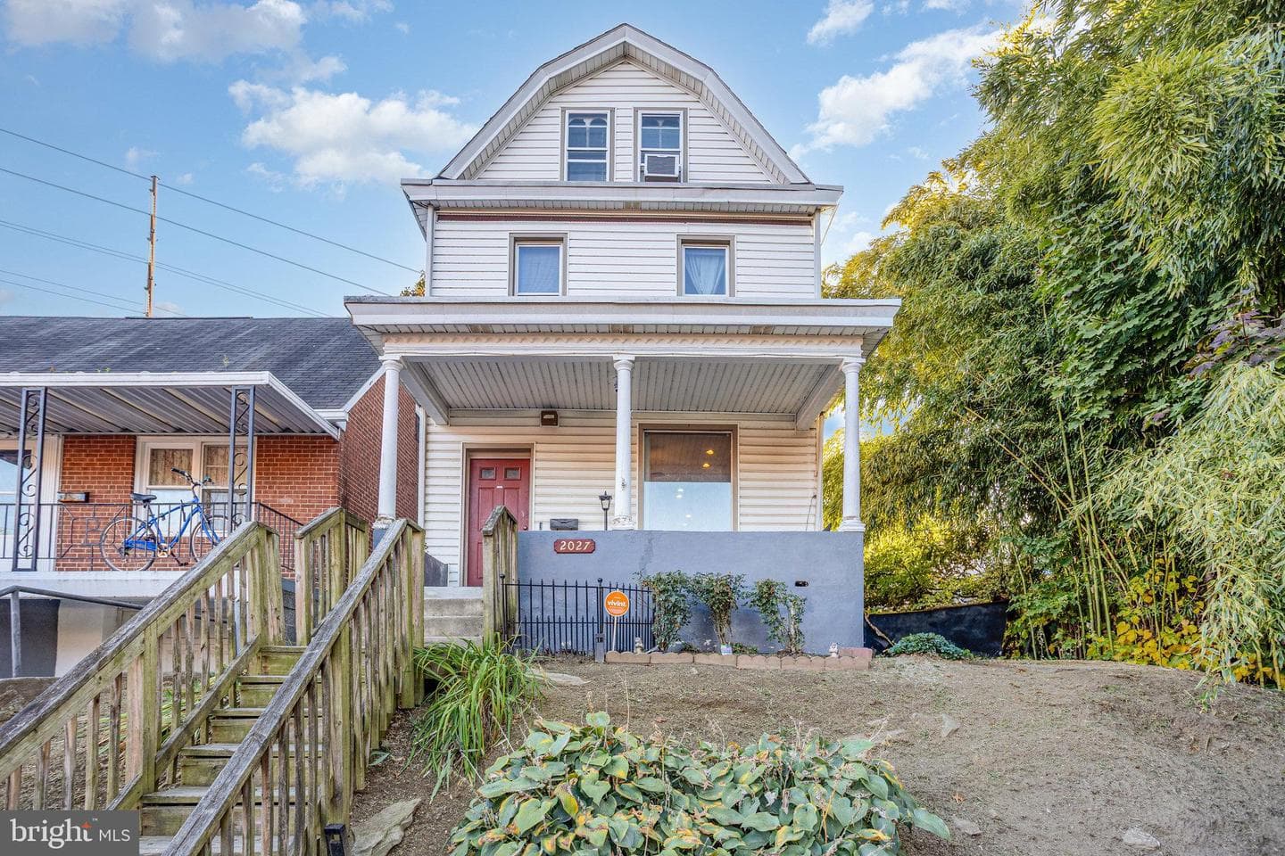2027 Derry Street photo 2