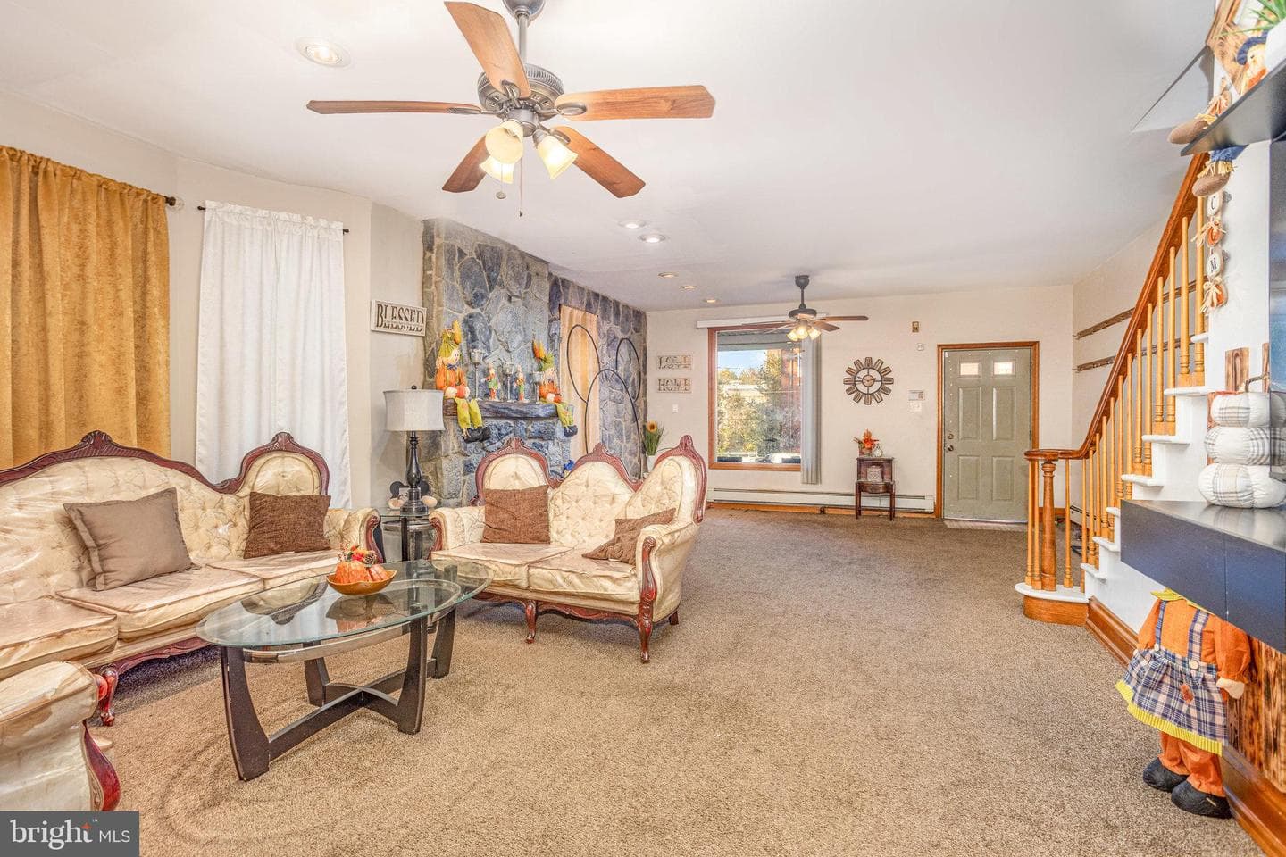 2027 Derry Street photo 4
