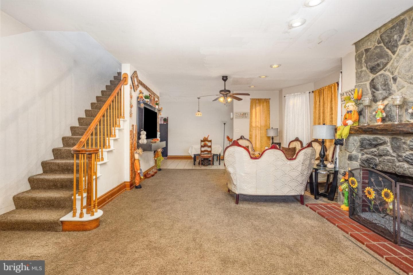 2027 Derry Street photo 5