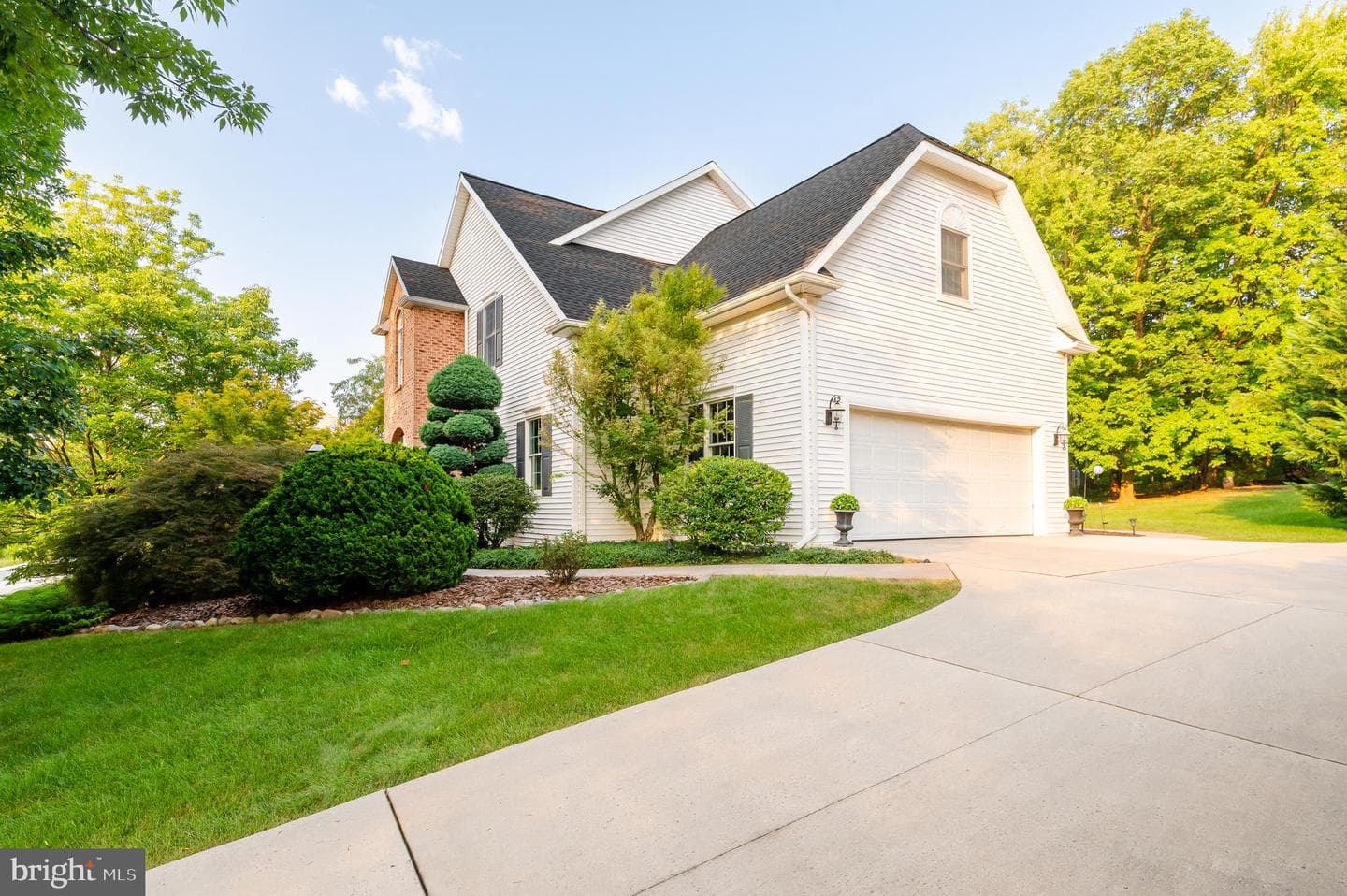 5785 Catherine Street photo 1