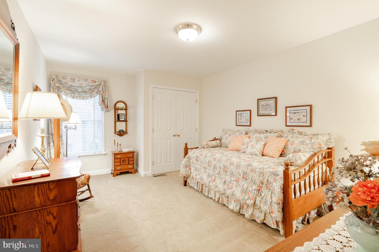 5785 Catherine Street photo 12