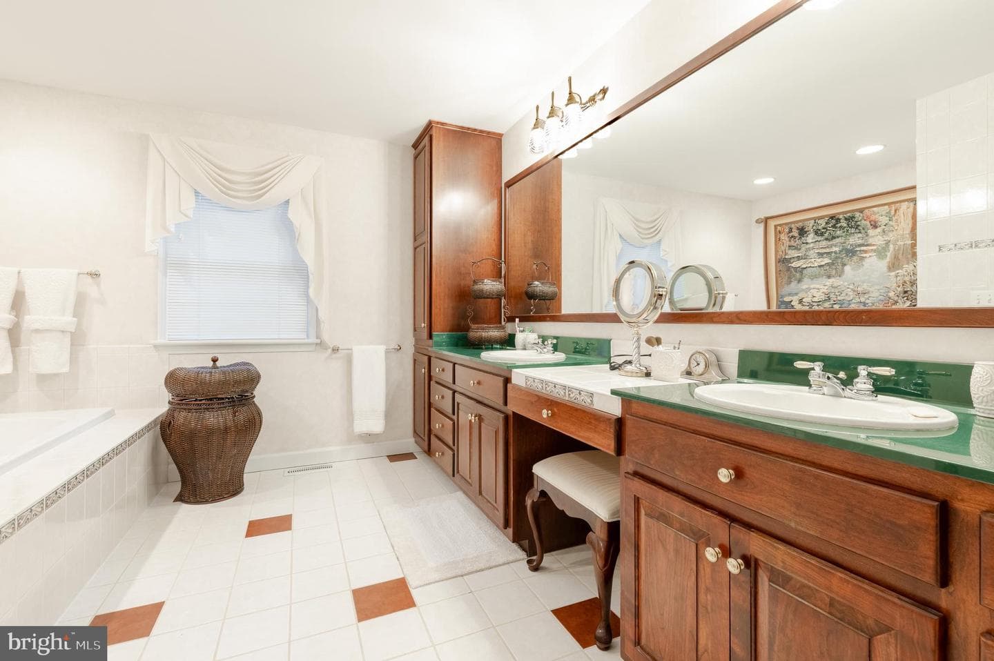 5785 Catherine Street photo 17