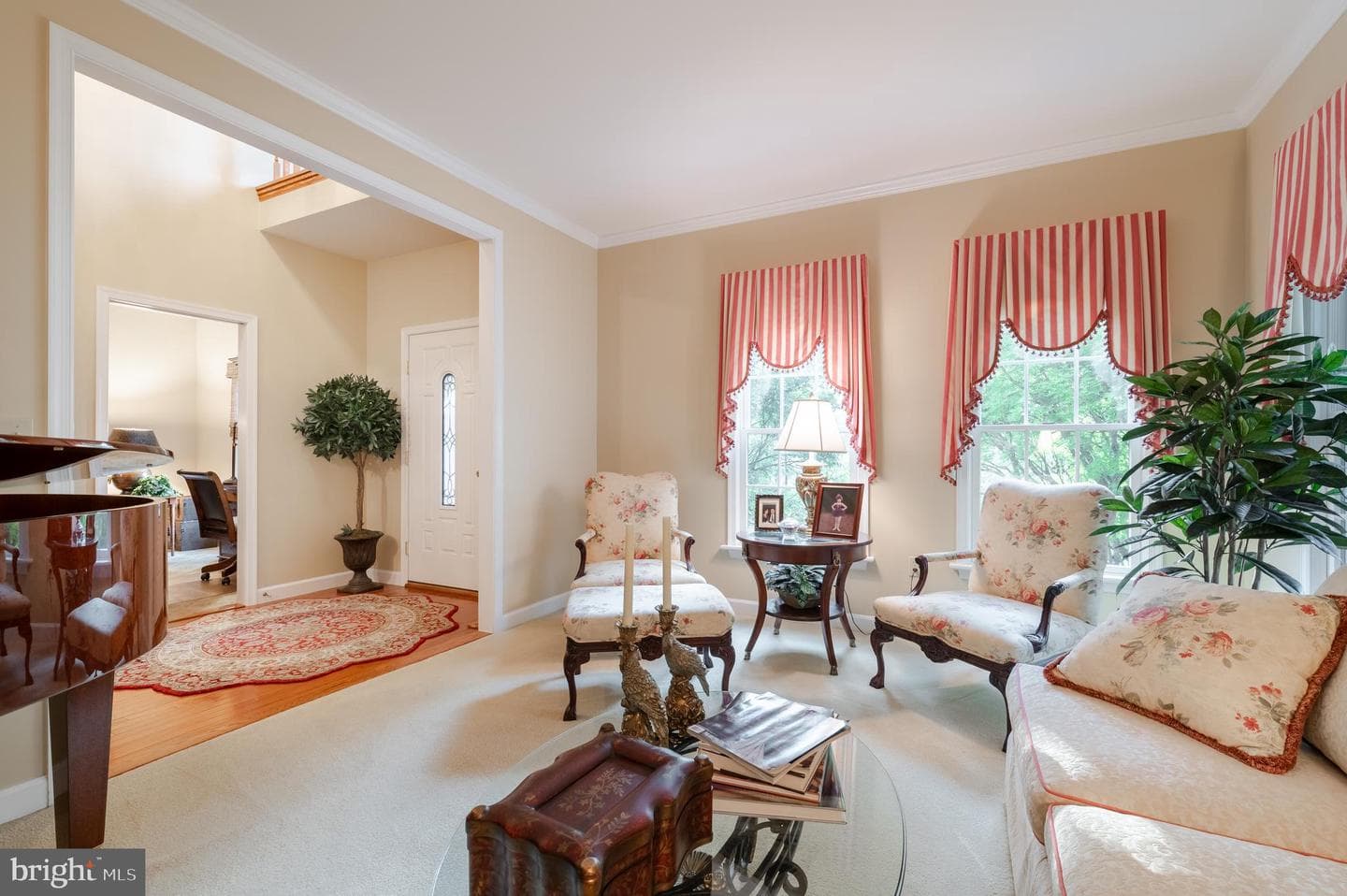 5785 Catherine Street photo 5