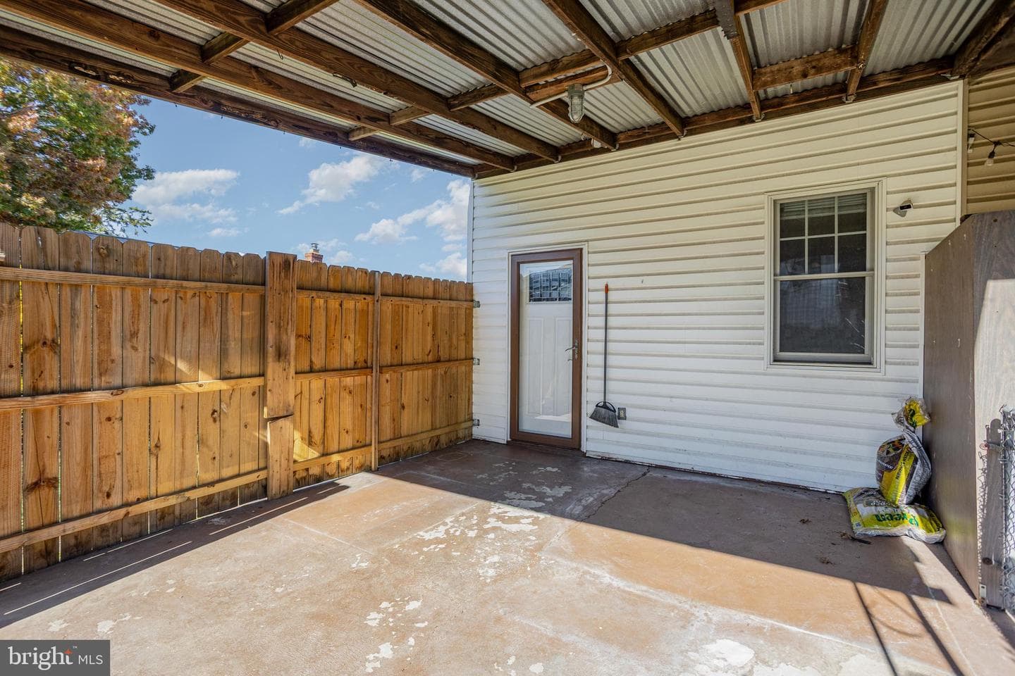 2813 Butler Street photo 29