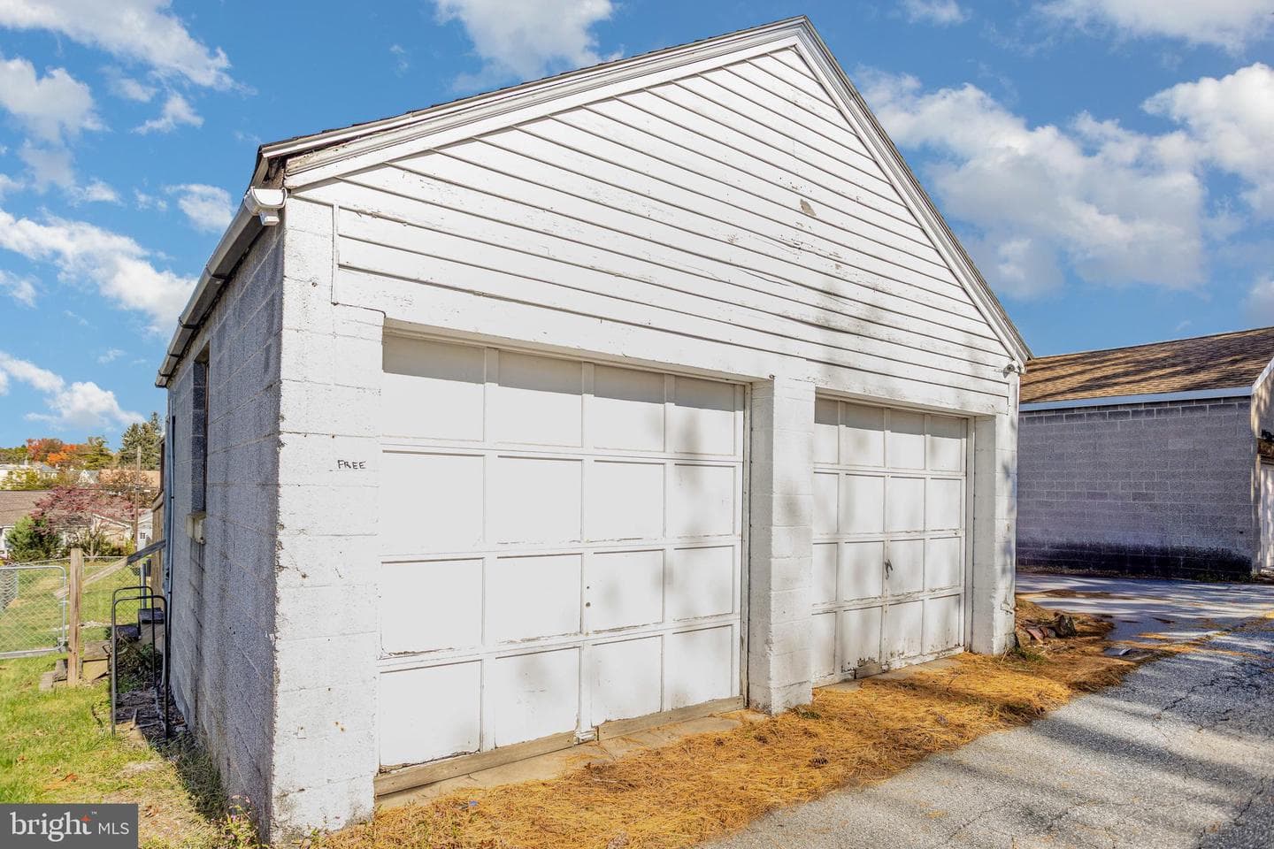 2813 Butler Street photo 36