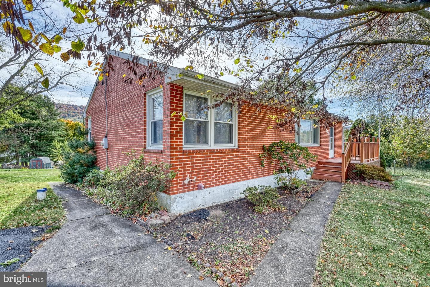 231 Denison Drive photo 2