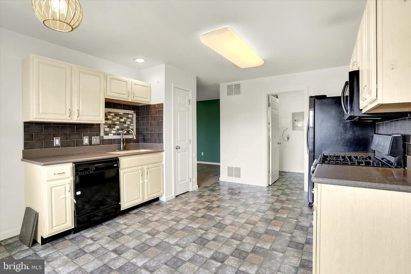 287 Thrush Drive photo 10