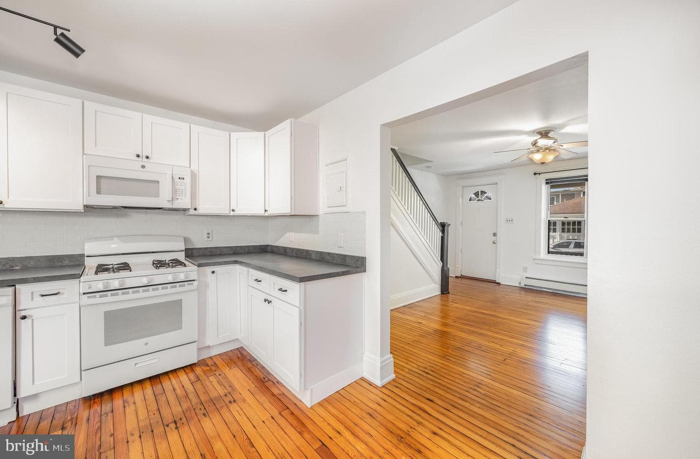 2447 Penn Street photo 10
