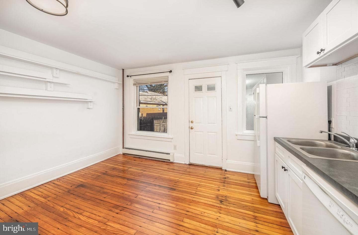 2447 Penn Street photo 11