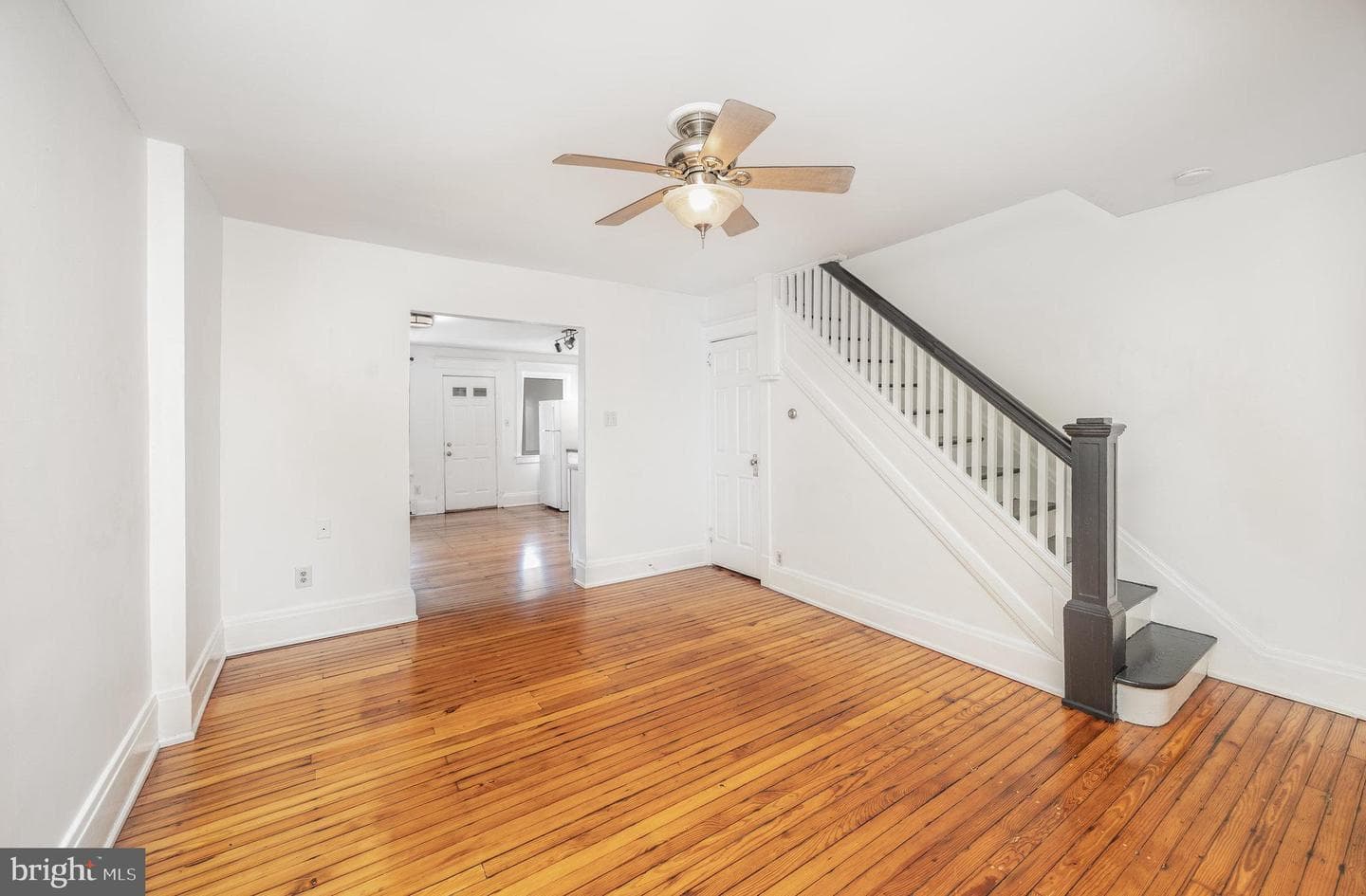 2447 Penn Street photo 3