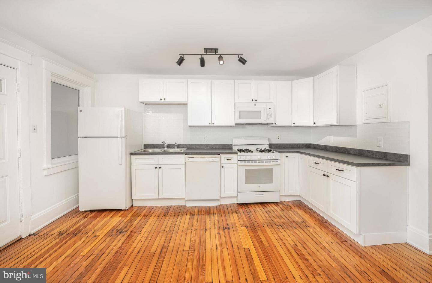 2447 Penn Street photo 7