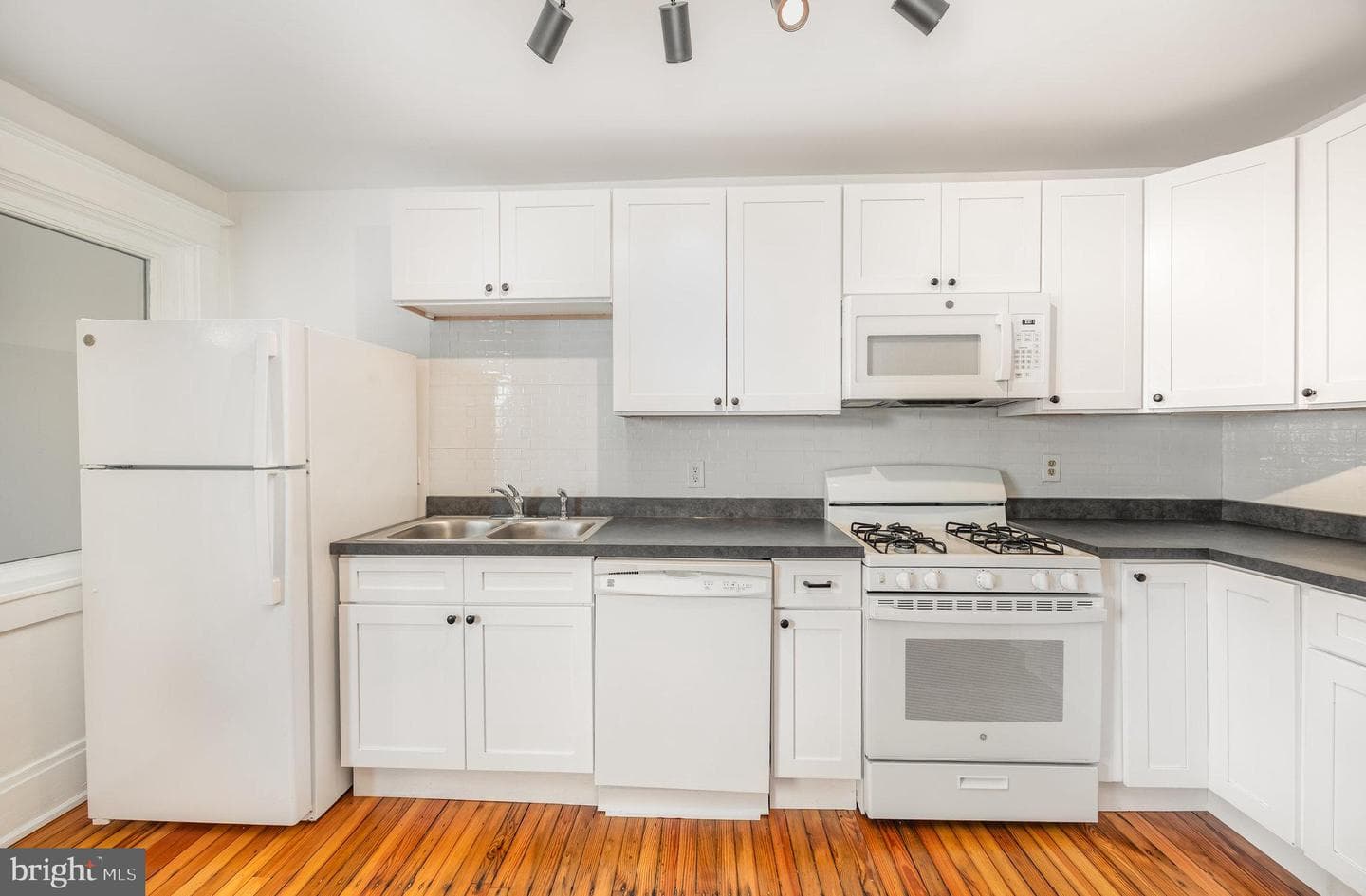 2447 Penn Street photo 8