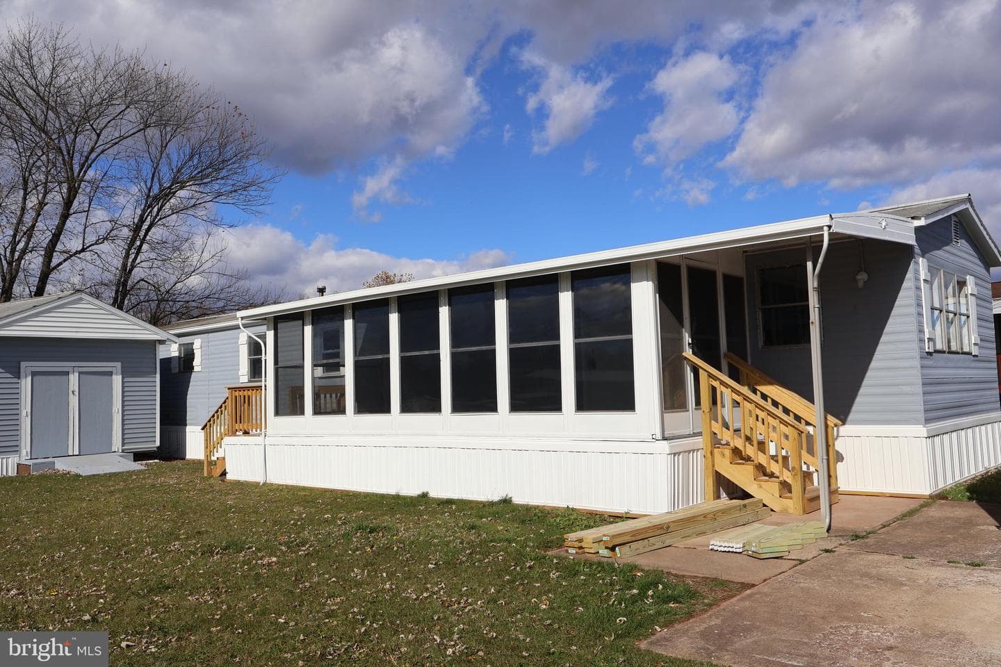 21 Rose Avenue photo 1