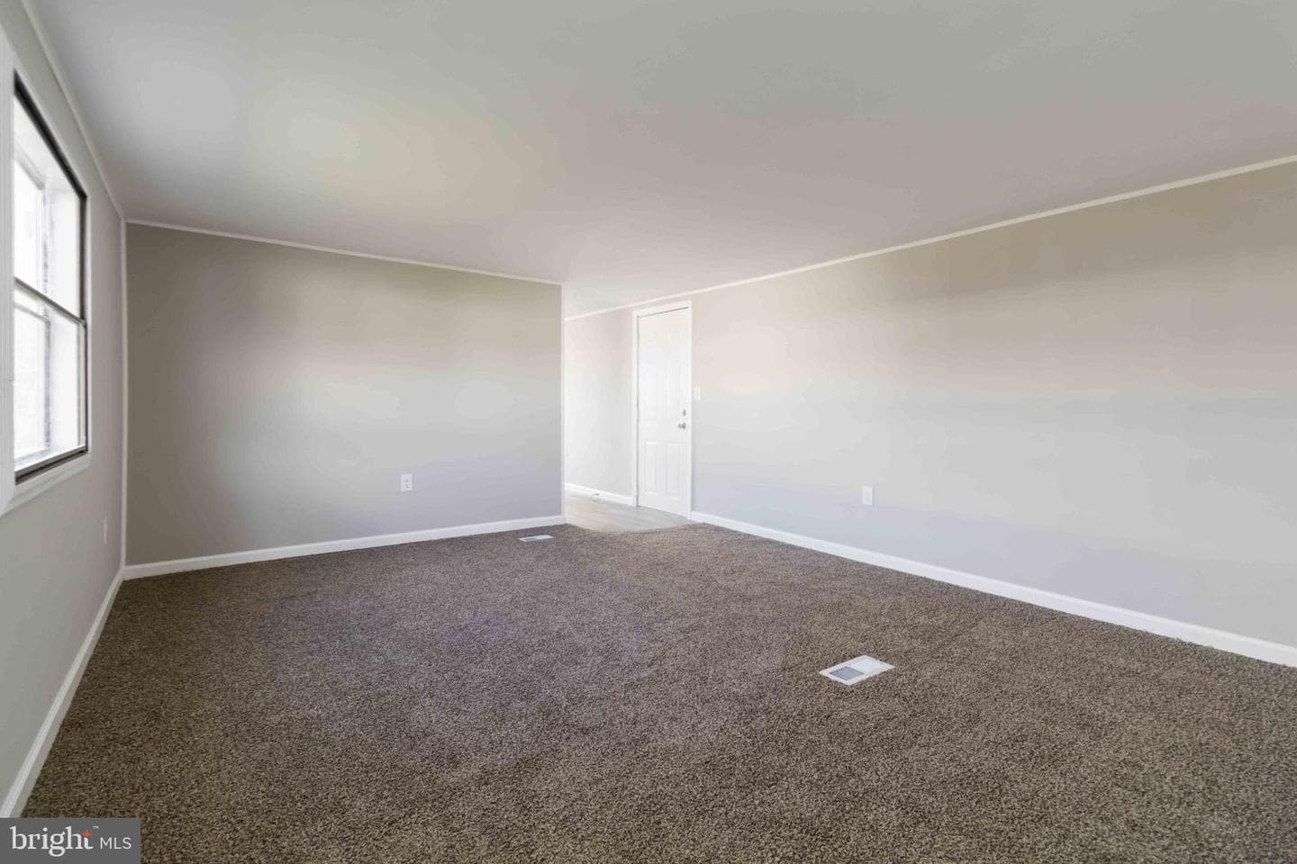 21 Rose Avenue photo 10