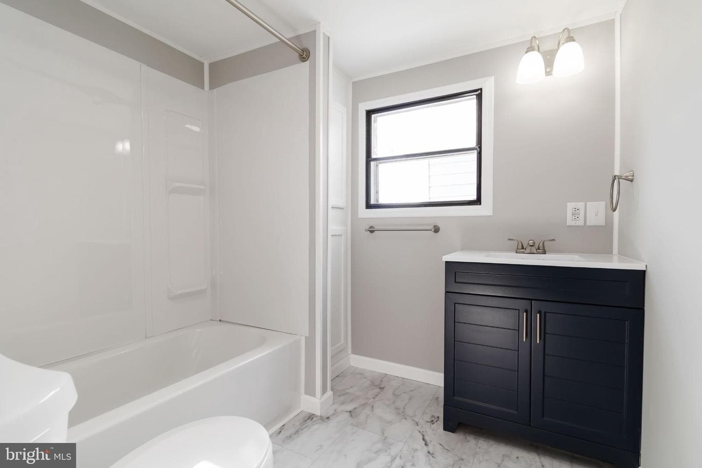 21 Rose Avenue photo 16