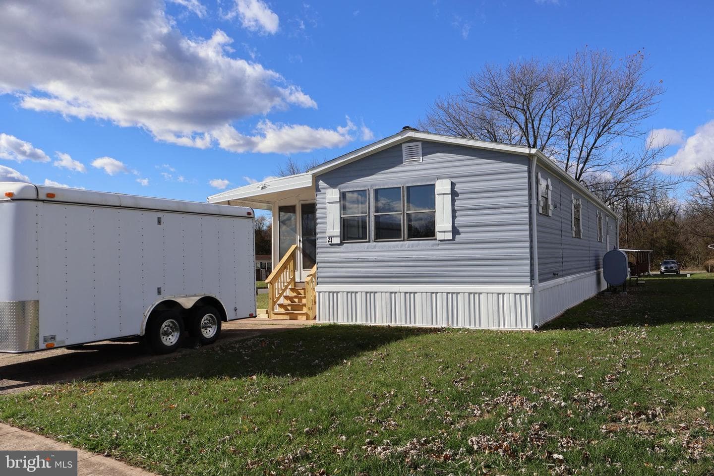 21 Rose Avenue photo 2