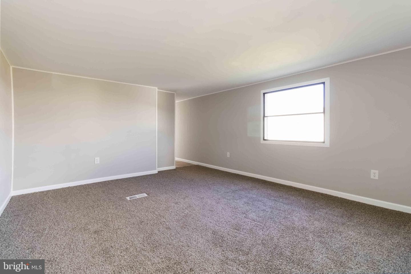 21 Rose Avenue photo 9