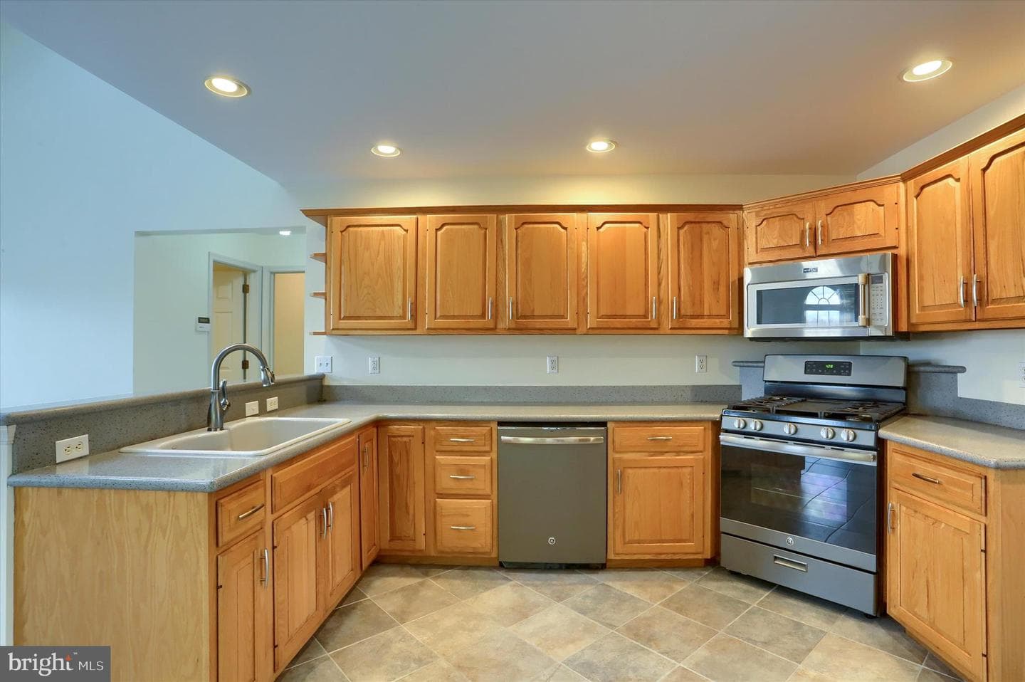 1195 Cherrington Lane photo 18