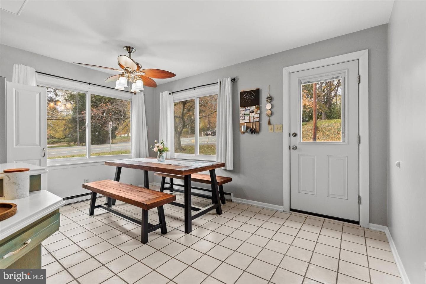 1605 Colonial Road photo 16