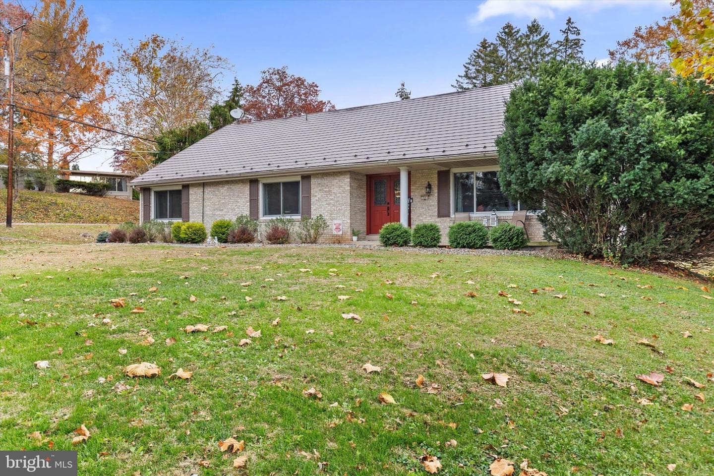 1605 Colonial Road photo 2