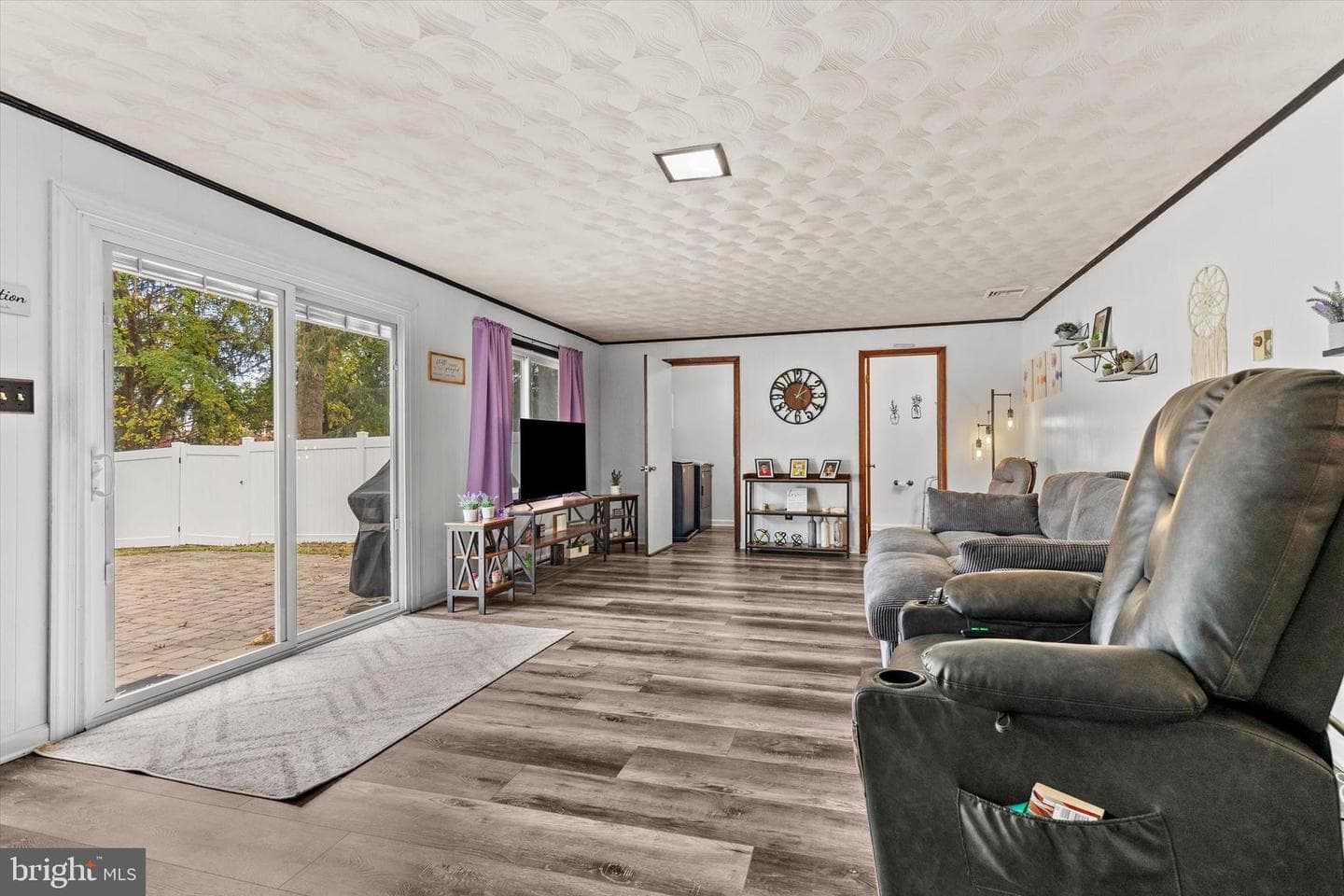 1605 Colonial Road photo 26