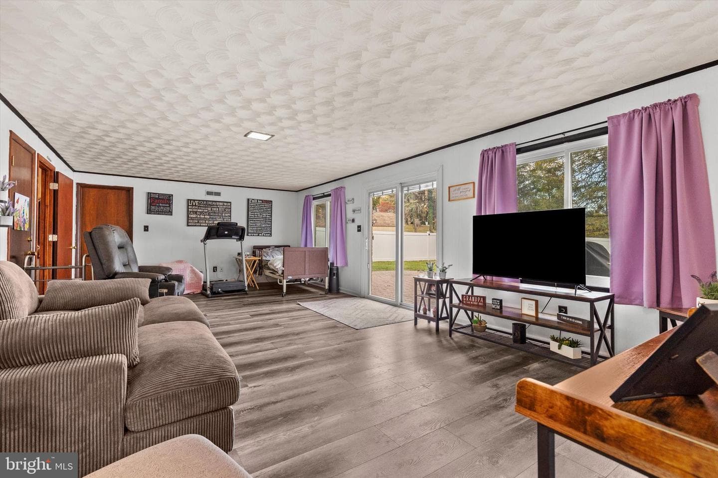 1605 Colonial Road photo 27