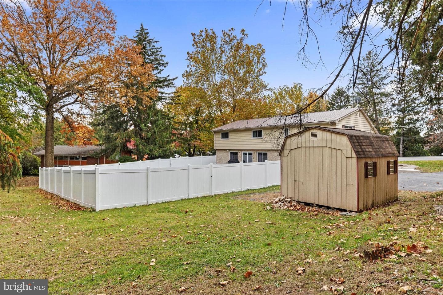 1605 Colonial Road photo 30