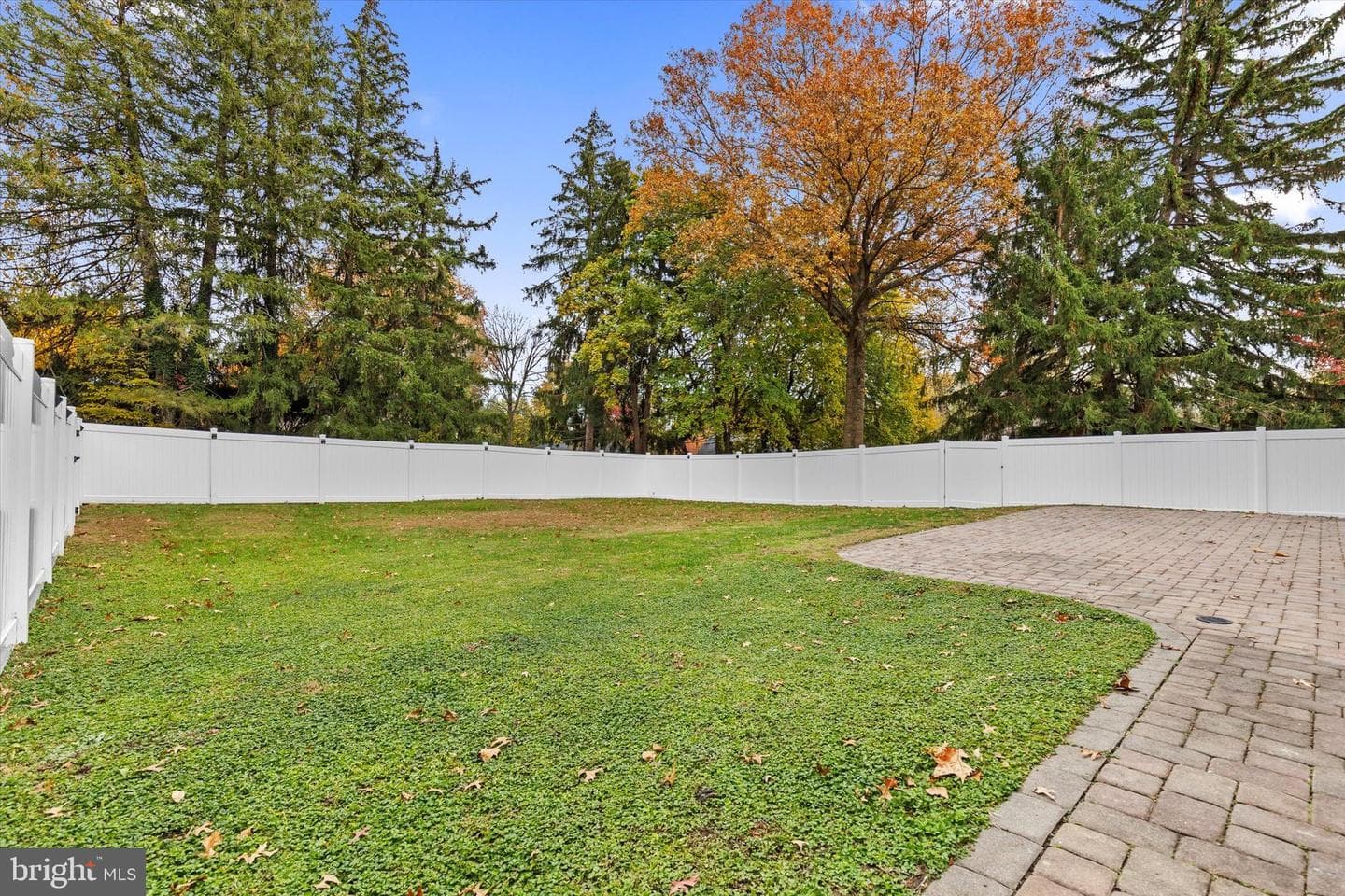1605 Colonial Road photo 31