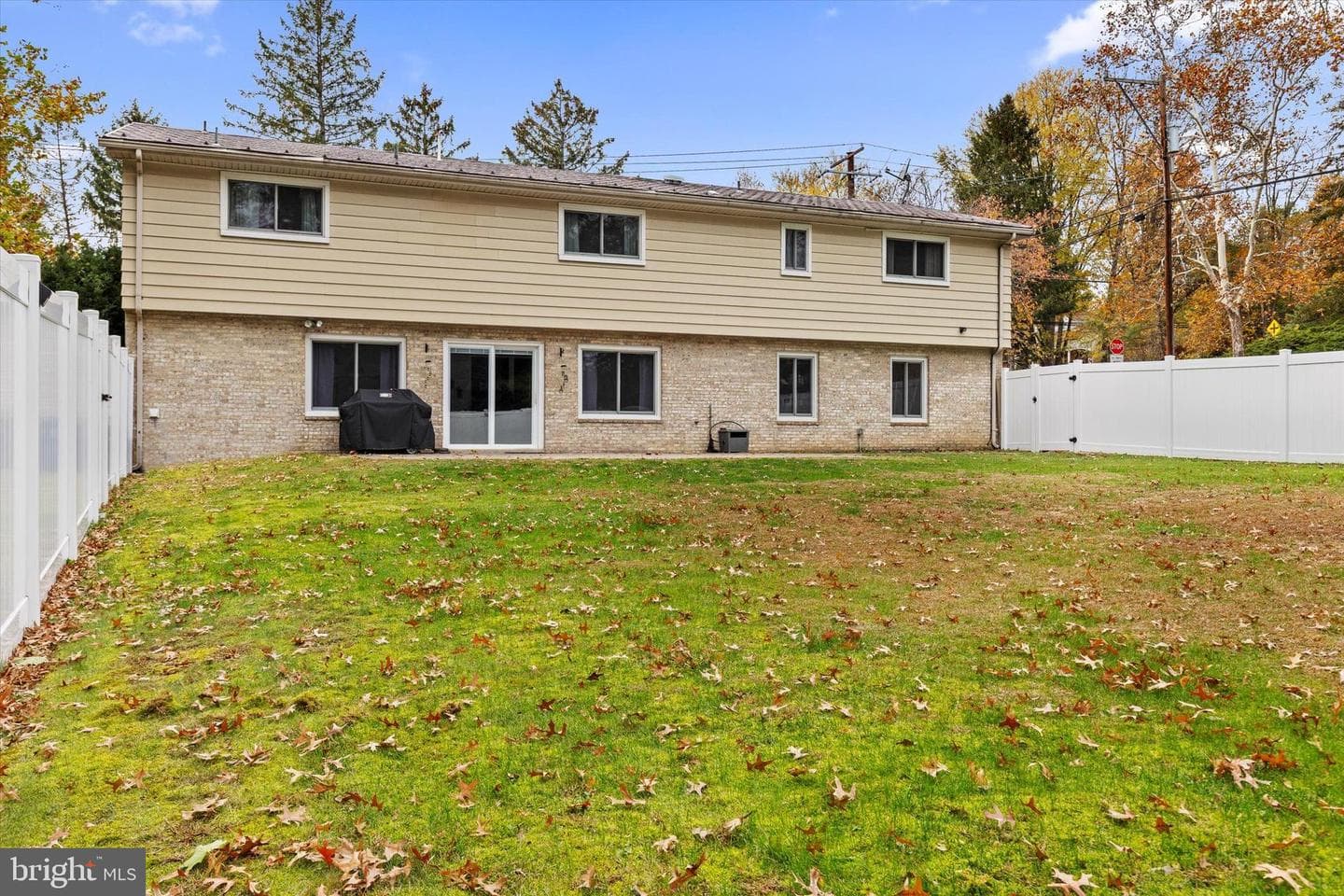 1605 Colonial Road photo 34