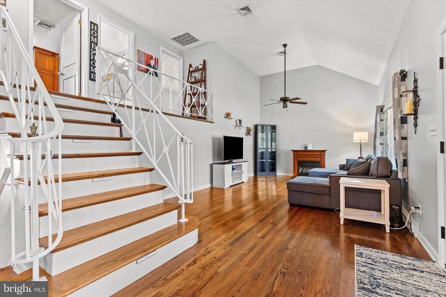 1605 Colonial Road photo 6