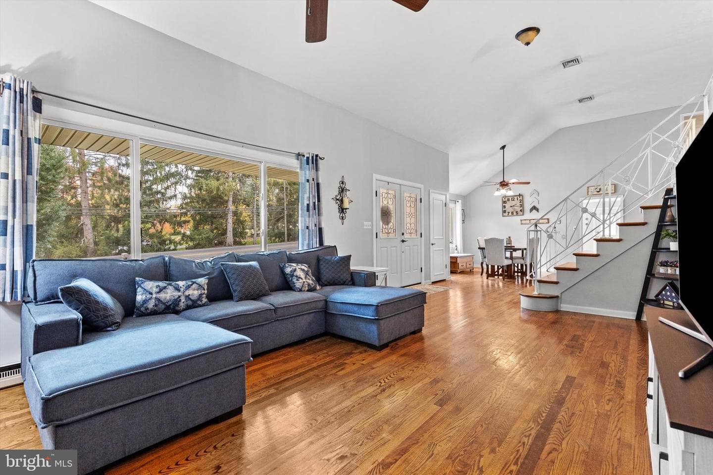 1605 Colonial Road photo 7