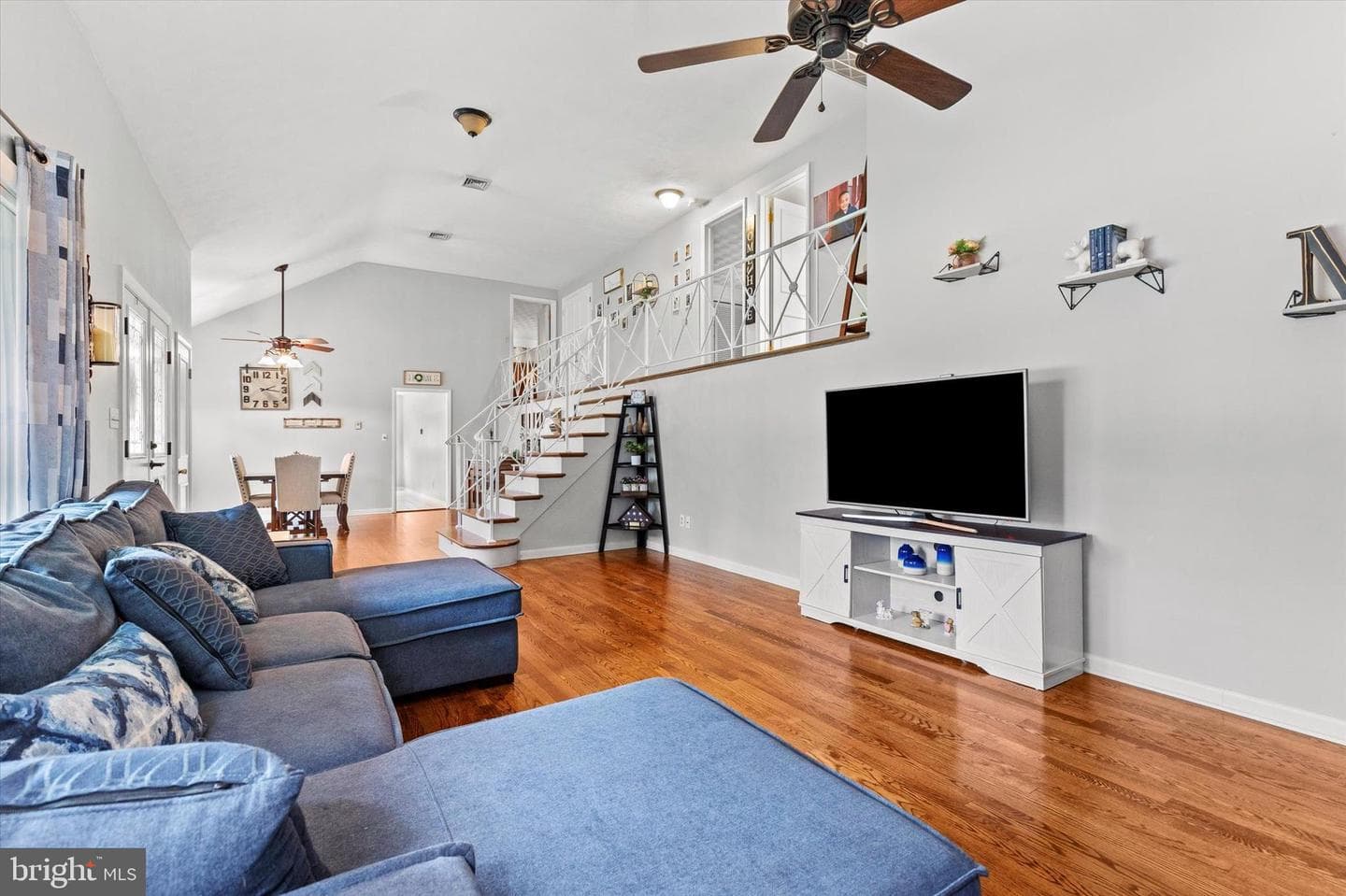 1605 Colonial Road photo 8