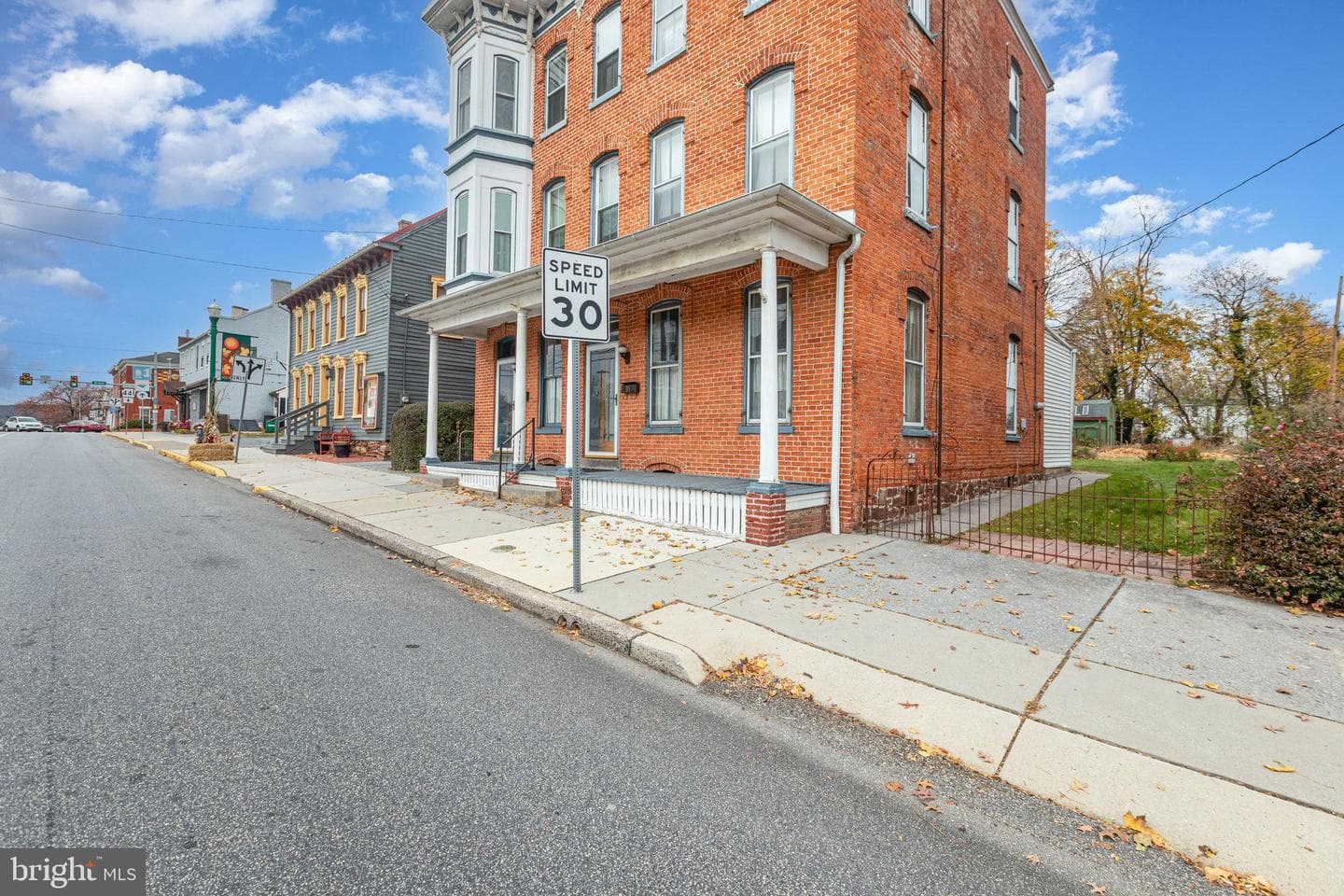 33 E Main Street photo 4
