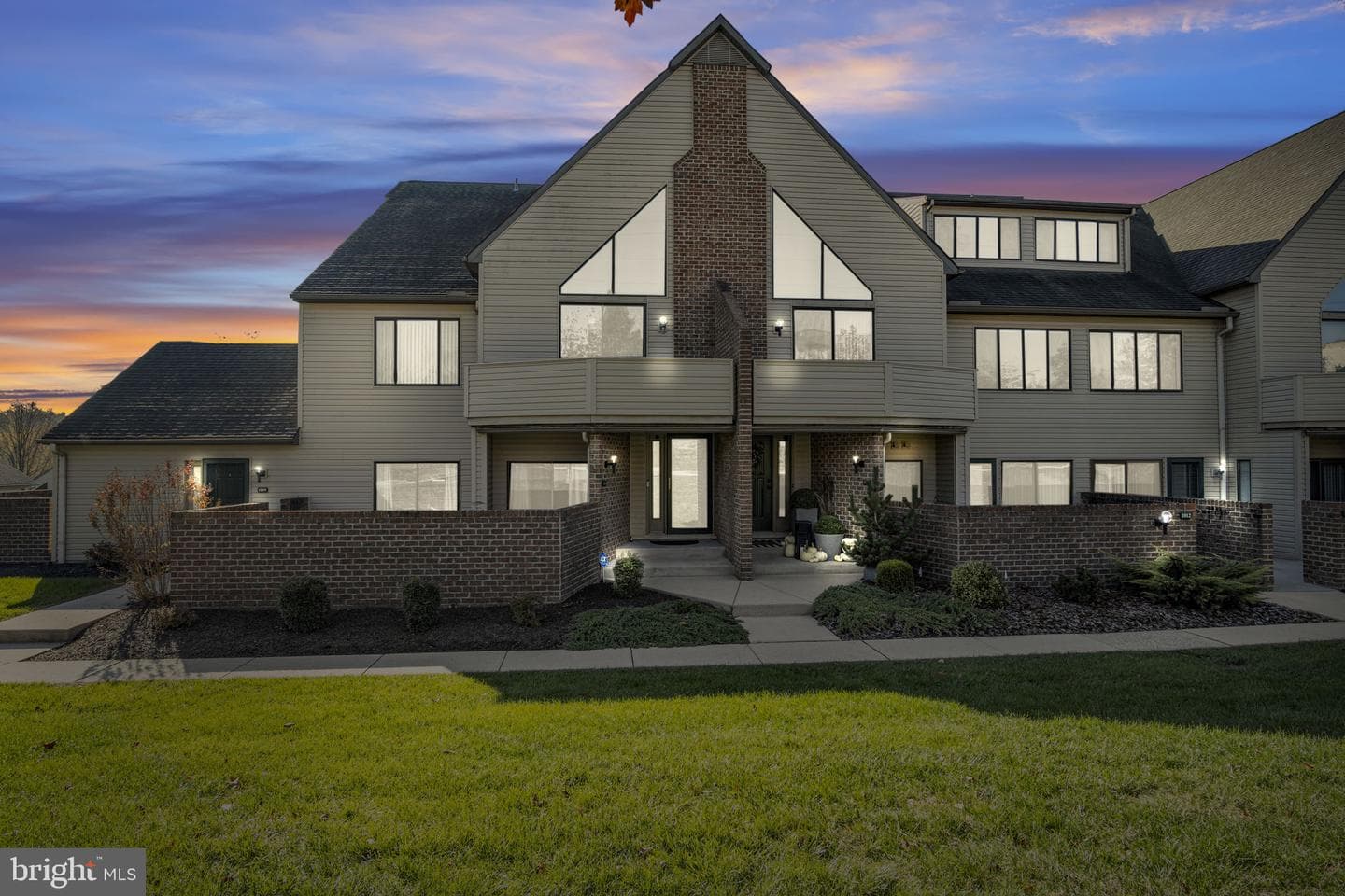 1010 Cherrington Drive photo 2