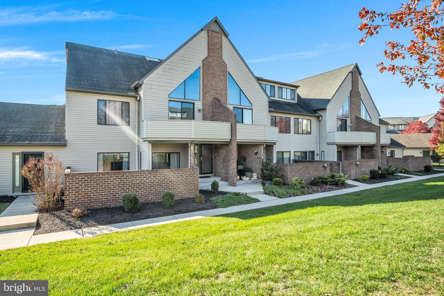 1010 Cherrington Drive photo 3